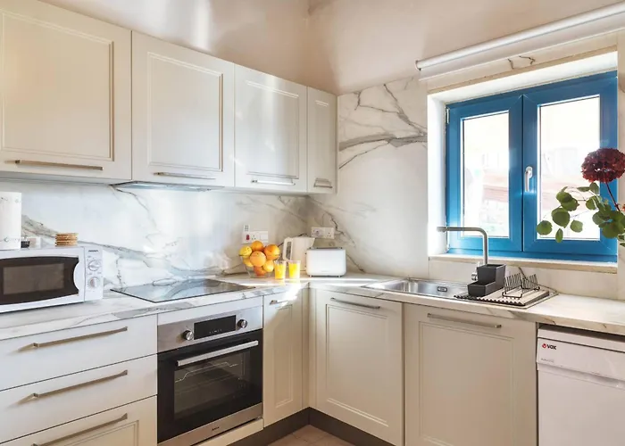 At The Olive Manor Semesterbostad *